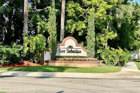 Touwnhouse à louer à Weston, Floride: 2 chambres, 109.35 m2 № 2168502 - photo 2