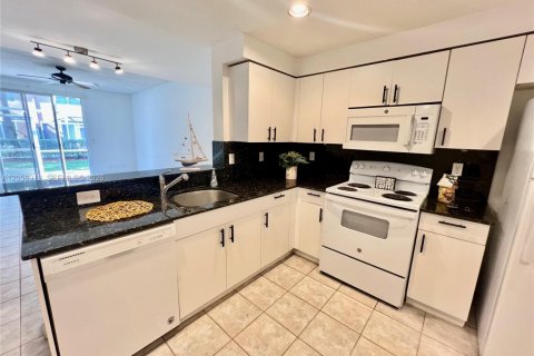 Touwnhouse à louer à Weston, Floride: 2 chambres, 109.35 m2 № 2168502 - photo 4