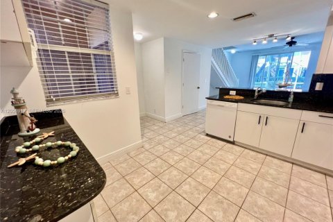 Touwnhouse à louer à Weston, Floride: 2 chambres, 109.35 m2 № 2168502 - photo 6