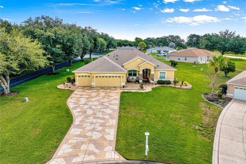 House in Summerfield, Florida 3 bedrooms, 205.59 sq.m. № 1725166 - photo 1