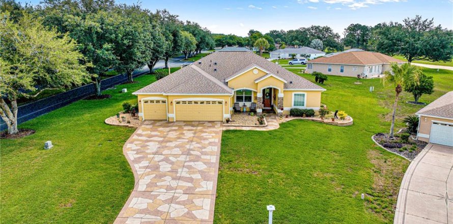 House in Summerfield, Florida 3 bedrooms, 205.59 sq.m. № 1725166