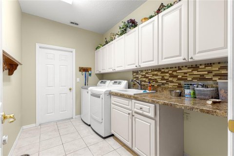 House in Summerfield, Florida 3 bedrooms, 205.59 sq.m. № 1725166 - photo 21