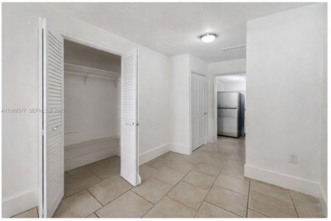 Immobilier commercial à louer à Miami, Floride: 1 chambre, 152.17 m2 № 2051616 - photo 4