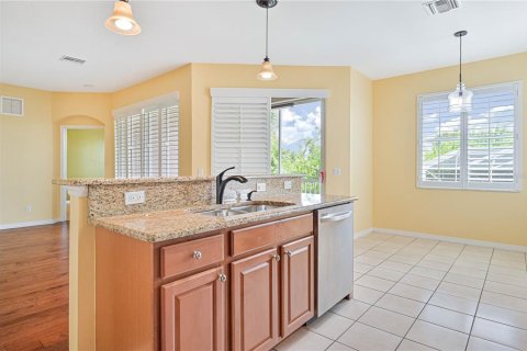 Townhouse in Punta Gorda, Florida 3 bedrooms, 183.85 sq.m. № 2372926 - photo 12