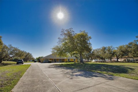 Commercial property in North Port, Florida 338.44 sq.m. № 2232967