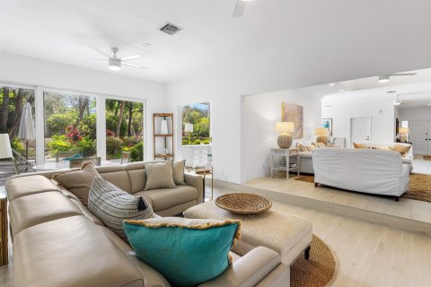 House in Gulf Stream, Florida 3 bedrooms, 203.18 sq.m. № 2158420 - photo 12