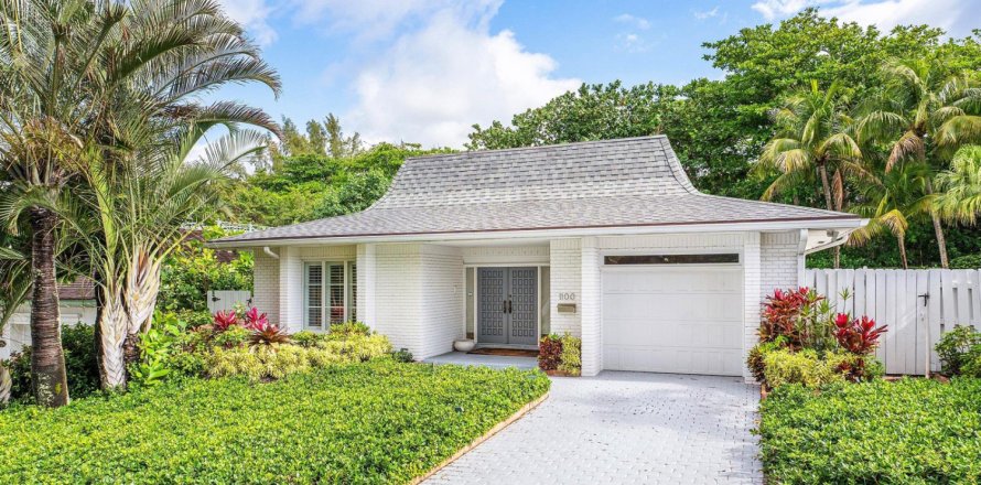 House in Gulf Stream, Florida 3 bedrooms, 203.18 sq.m. № 2158420