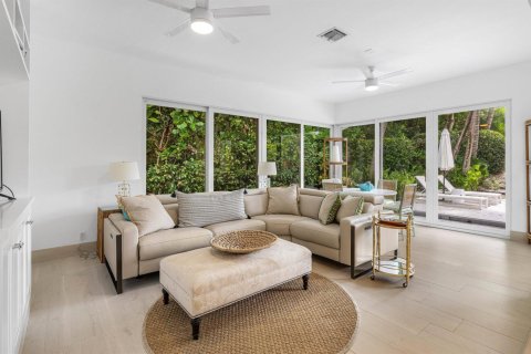 House in Gulf Stream, Florida 3 bedrooms, 203.18 sq.m. № 2158420 - photo 11