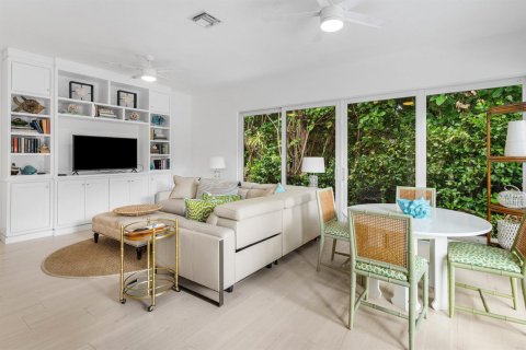 House in Gulf Stream, Florida 3 bedrooms, 203.18 sq.m. № 2158420 - photo 14