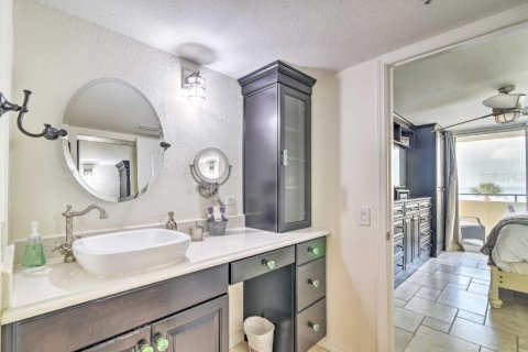 Condo in Hudson, Florida, 1 bedroom  № 2379593 - photo 10