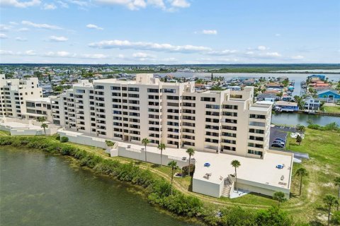 Condo in Hudson, Florida, 1 bedroom  № 2379593 - photo 27