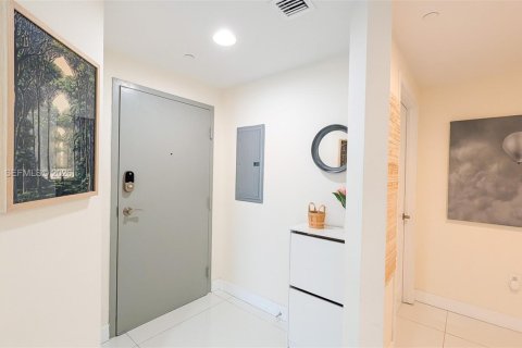 Copropriété à vendre à Miami, Floride: 3 chambres, 122.63 m2 № 2065277 - photo 2