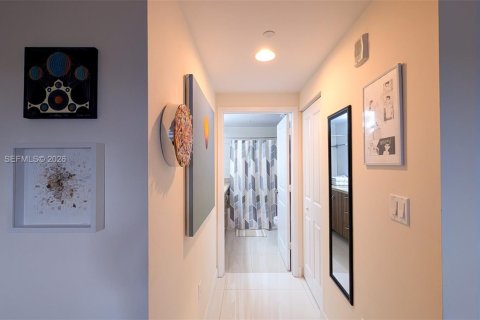 Copropriété à vendre à Miami, Floride: 3 chambres, 122.63 m2 № 2065277 - photo 11