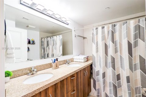 Copropriété à vendre à Miami, Floride: 3 chambres, 122.63 m2 № 2065277 - photo 12