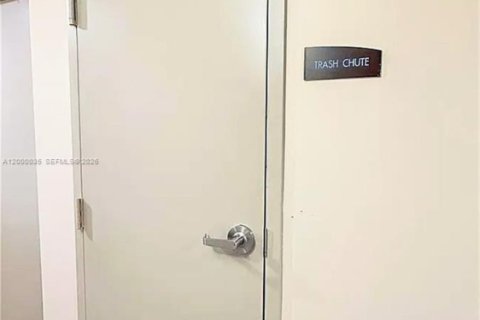 Copropriété à vendre à Miami, Floride: 3 chambres, 122.63 m2 № 2065277 - photo 28