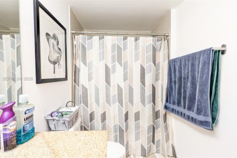 Copropriété à vendre à Miami, Floride: 3 chambres, 122.63 m2 № 2065277 - photo 16