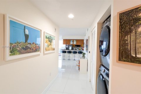 Copropriété à vendre à Miami, Floride: 3 chambres, 122.63 m2 № 2065277 - photo 4