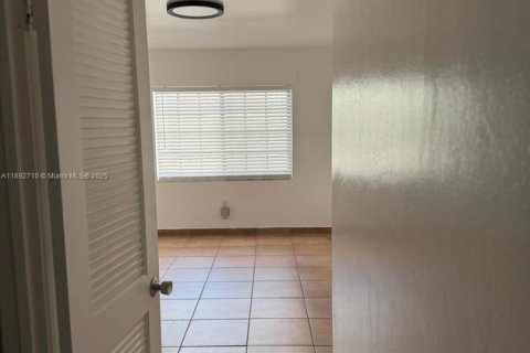 Copropriété à louer à Virginia Gardens, Floride: 2 chambres, 92.72 m2 № 1946813 - photo 13