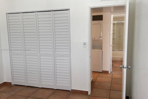Copropriété à louer à Virginia Gardens, Floride: 2 chambres, 92.72 m2 № 1946813 - photo 10