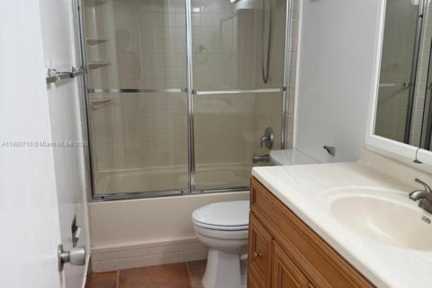 Copropriété à louer à Virginia Gardens, Floride: 2 chambres, 92.72 m2 № 1946813 - photo 7