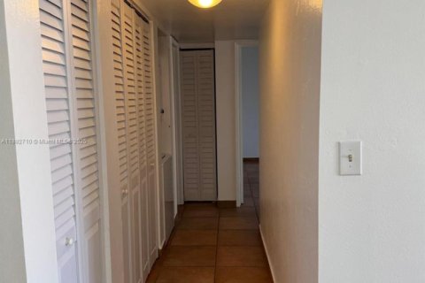 Copropriété à louer à Virginia Gardens, Floride: 2 chambres, 92.72 m2 № 1946813 - photo 6