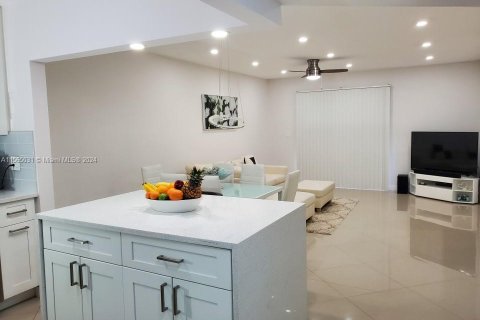 Condominio en venta en Pompano Beach, Florida, 2 dormitorios, 81.75 m2 № 1693892 - foto 8