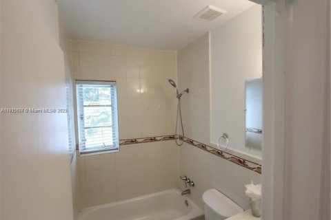 Снять в аренду виллу или дом в Майами, Флорида 2 спальни, 177.91м2, № 1972114 - фото 5