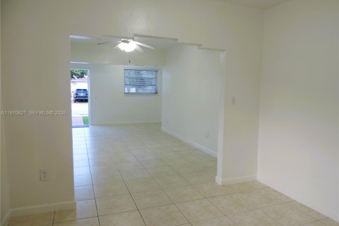 Снять в аренду виллу или дом в Майами, Флорида 2 спальни, 177.91м2, № 1972114 - фото 9