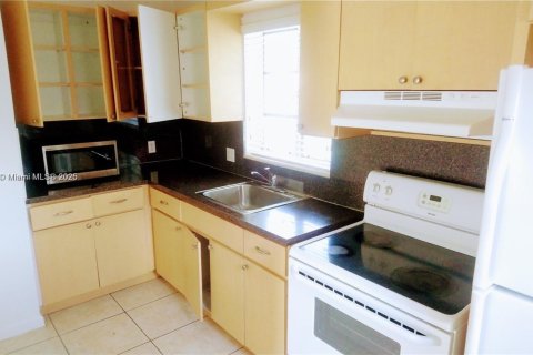Снять в аренду виллу или дом в Майами, Флорида 2 спальни, 177.91м2, № 1972114 - фото 7