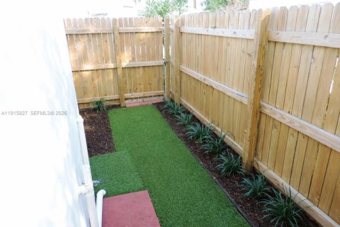 Снять в аренду виллу или дом в Майами, Флорида 2 спальни, 177.91м2, № 1972114 - фото 26