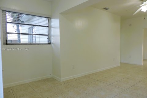 Снять в аренду виллу или дом в Майами, Флорида 2 спальни, 177.91м2, № 1972114 - фото 10