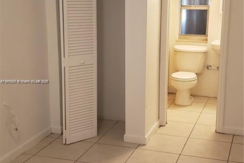 Снять в аренду виллу или дом в Майами, Флорида 2 спальни, 177.91м2, № 1972114 - фото 4