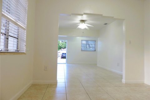 Снять в аренду виллу или дом в Майами, Флорида 2 спальни, 177.91м2, № 1972114 - фото 8