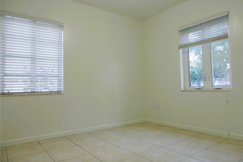 Снять в аренду виллу или дом в Майами, Флорида 2 спальни, 177.91м2, № 1972114 - фото 13