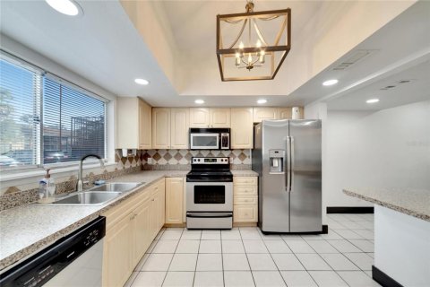 Townhouse in Tampa, Florida 3 bedrooms, 149.57 sq.m. № 2376869 - photo 7