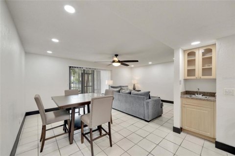 Townhouse in Tampa, Florida 3 bedrooms, 149.57 sq.m. № 2376869 - photo 16