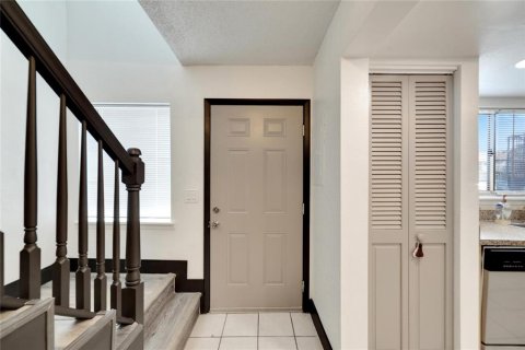 Townhouse in Tampa, Florida 3 bedrooms, 149.57 sq.m. № 2376869 - photo 3