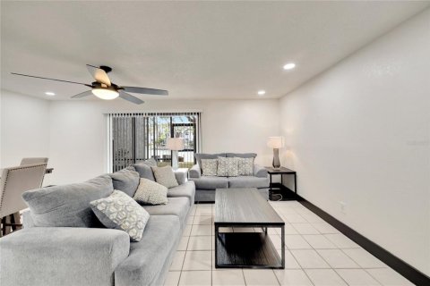 Townhouse in Tampa, Florida 3 bedrooms, 149.57 sq.m. № 2376869 - photo 20