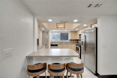 Townhouse in Tampa, Florida 3 bedrooms, 149.57 sq.m. № 2376869 - photo 11