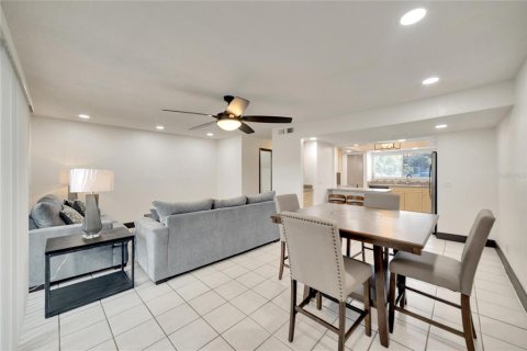 Townhouse in Tampa, Florida 3 bedrooms, 149.57 sq.m. № 2376869 - photo 19