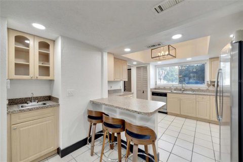 Townhouse in Tampa, Florida 3 bedrooms, 149.57 sq.m. № 2376869 - photo 10
