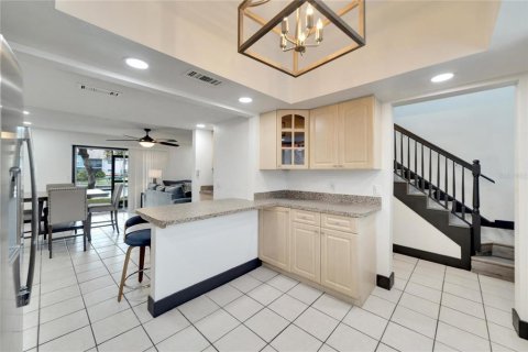 Townhouse in Tampa, Florida 3 bedrooms, 149.57 sq.m. № 2376869 - photo 8