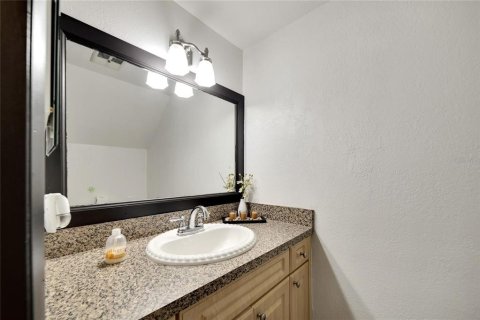 Townhouse in Tampa, Florida 3 bedrooms, 149.57 sq.m. № 2376869 - photo 28