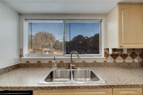 Townhouse in Tampa, Florida 3 bedrooms, 149.57 sq.m. № 2376869 - photo 12