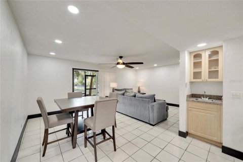 Townhouse in Tampa, Florida 3 bedrooms, 149.57 sq.m. № 2376869 - photo 15