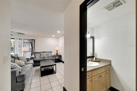 Townhouse in Tampa, Florida 3 bedrooms, 149.57 sq.m. № 2376869 - photo 27