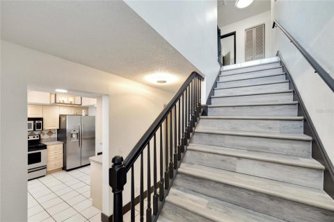 Townhouse in Tampa, Florida 3 bedrooms, 149.57 sq.m. № 2376869 - photo 5