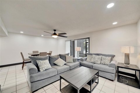 Townhouse in Tampa, Florida 3 bedrooms, 149.57 sq.m. № 2376869 - photo 21