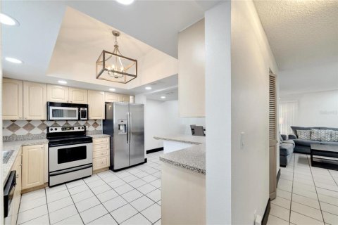 Townhouse in Tampa, Florida 3 bedrooms, 149.57 sq.m. № 2376869 - photo 6