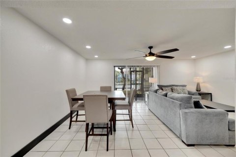 Townhouse in Tampa, Florida 3 bedrooms, 149.57 sq.m. № 2376869 - photo 17